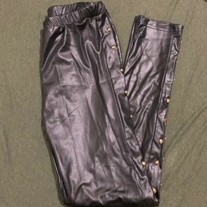 Faux leather leggings to the ankles with studded side accents